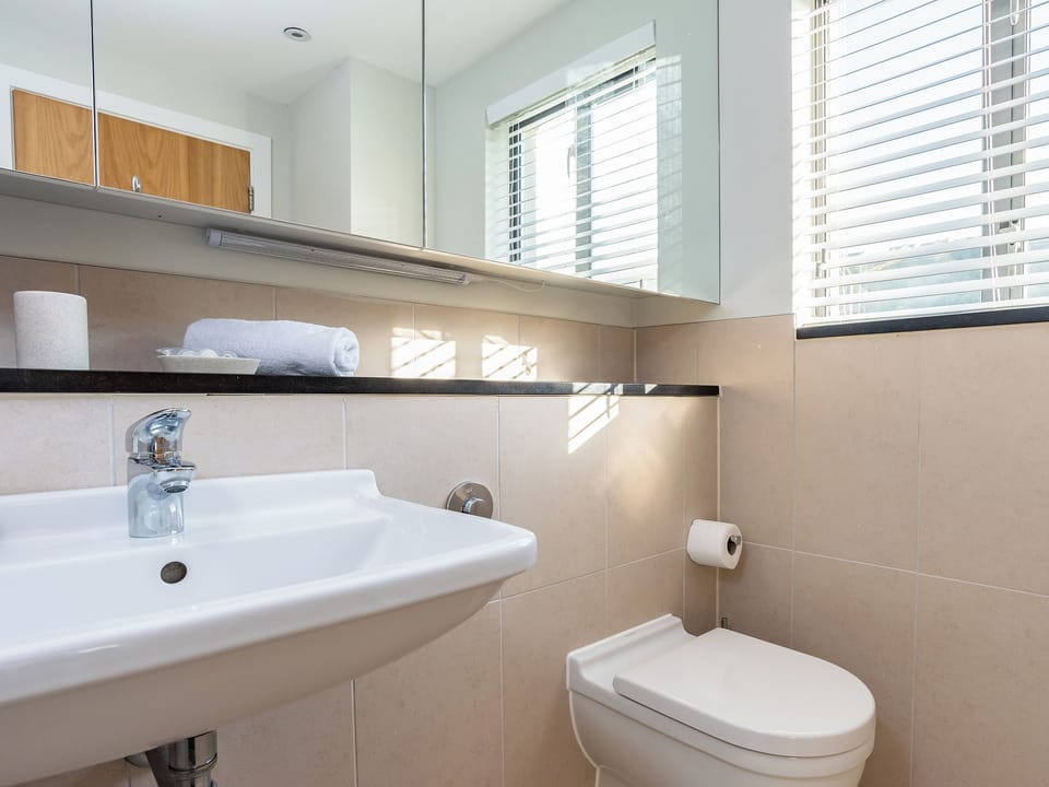 Lovely contemporary en-suite shower room | Sand Dunes - Nassau Court, Westward Ho!