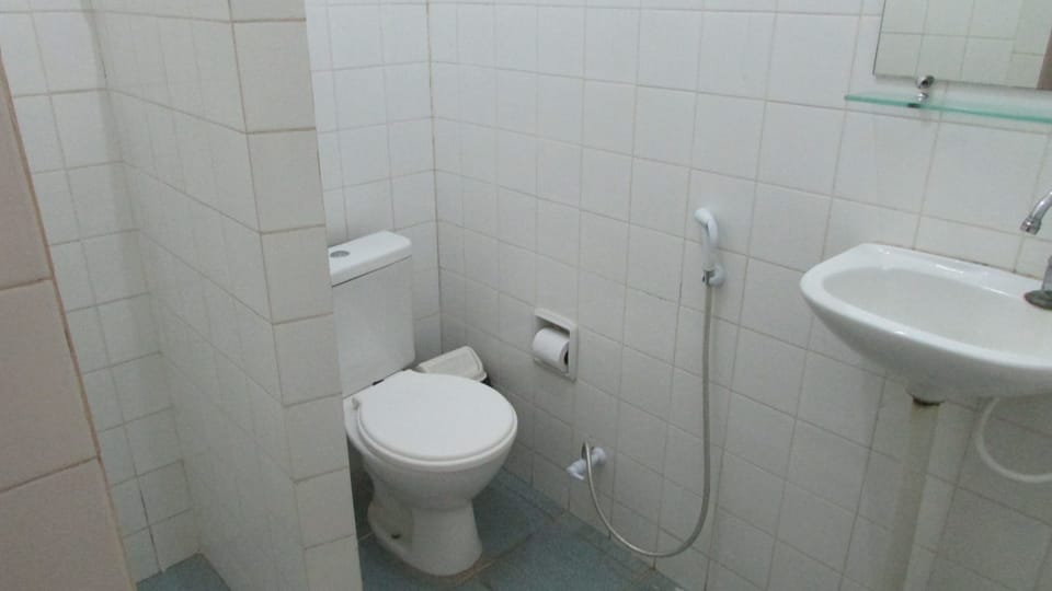 Double Room, 1 Double Bed | Bathroom | Shower, free toiletries