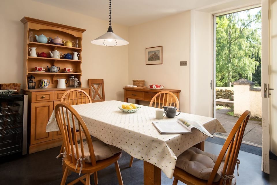 Mossfennan House - kitchen table with door leading out to the garden