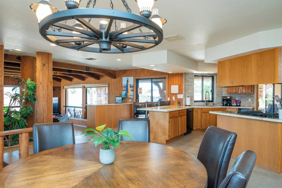 Lakeview Lodge Dining room