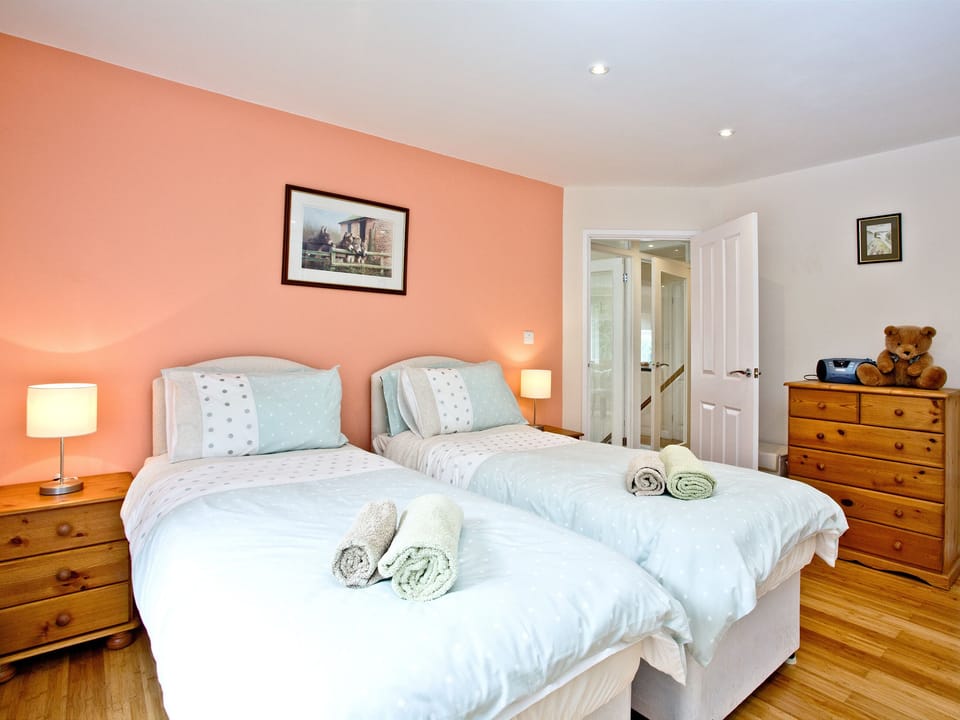 Twin bedroom | Oldway Apartment, Paignton