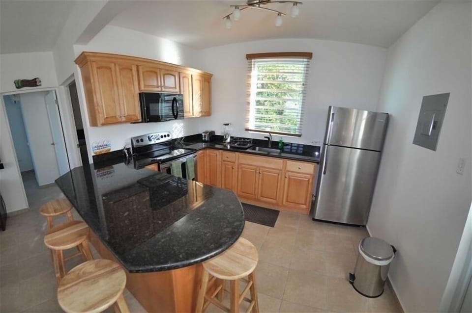 Casita Full Kitchen, w/ full sized applicances & granite counters