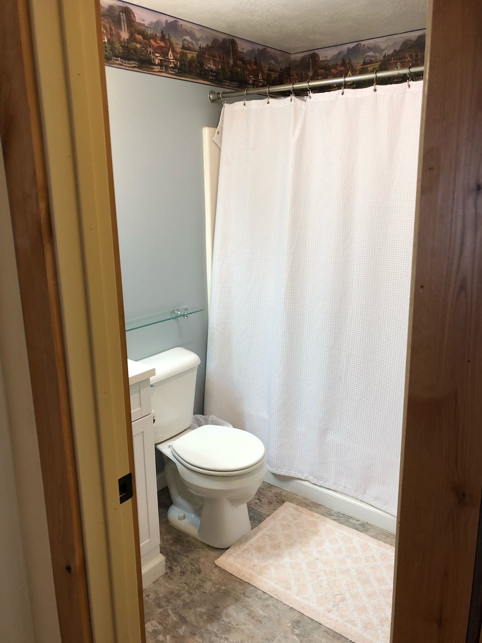 Master full bathroom with shower/tub/toilet 