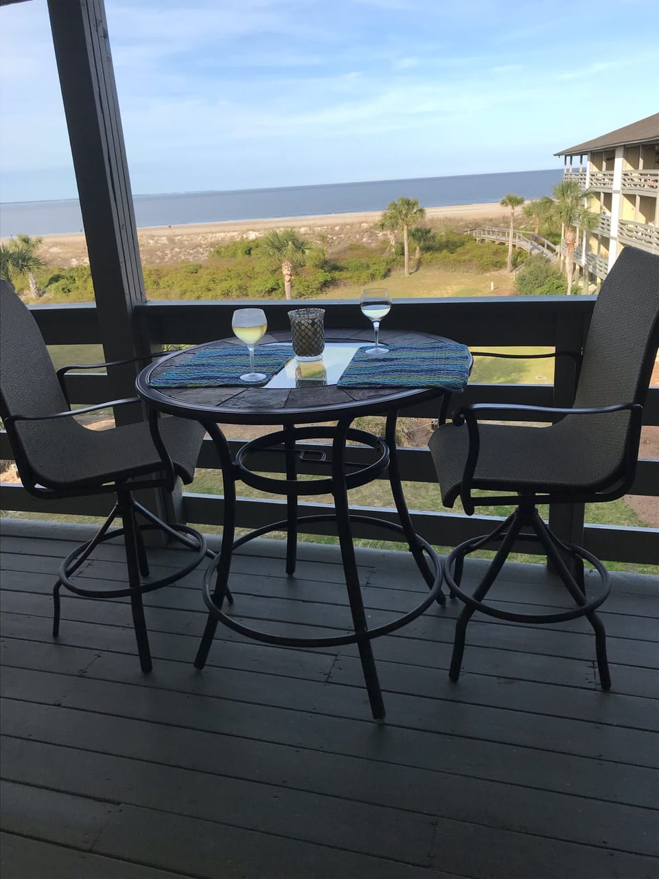 Beautiful OCEAN FRONT CONDO with LARGE DECK 