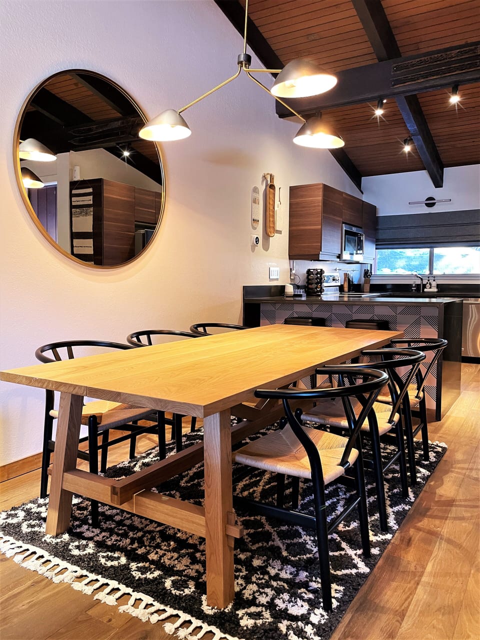 Large dining table seats 6.  And an add'l 2 seats at the kitchen counter stools.