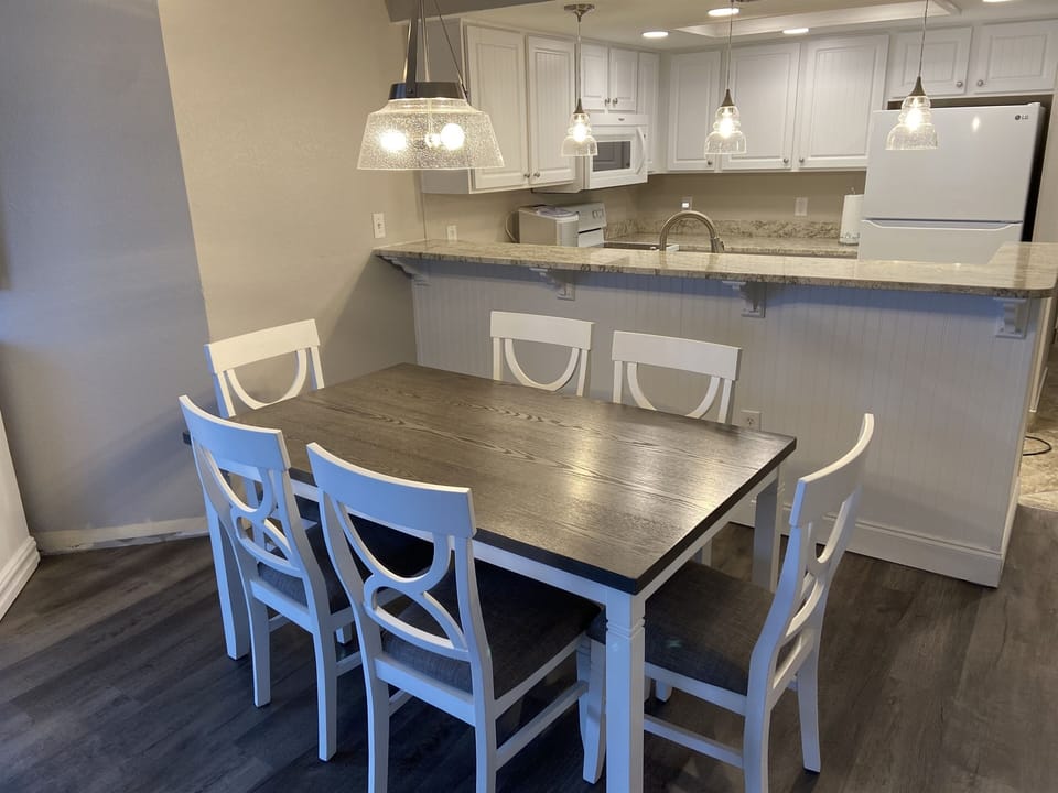 Seating for six at the dining room table.