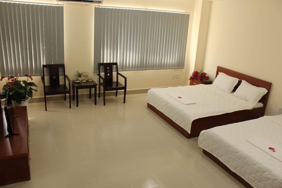 Minibar, blackout drapes, free WiFi, bed sheets