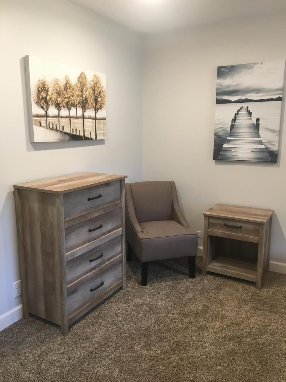 Master bedroom - queen bed and sitting area