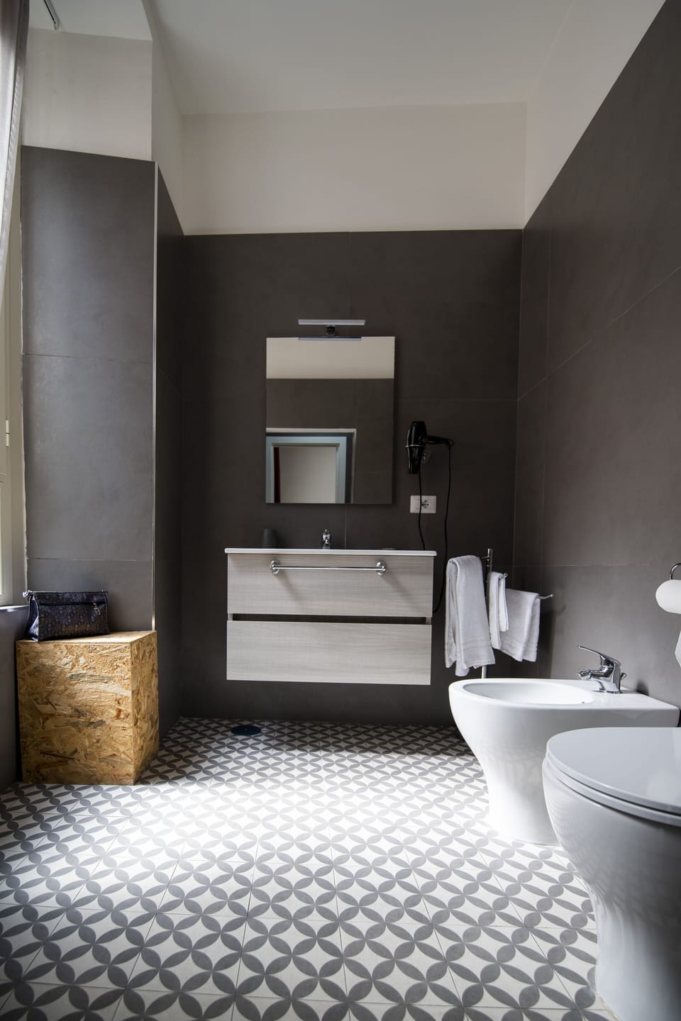Superior Double Room | Bathroom | Shower, rainfall showerhead, free toiletries, hair dryer