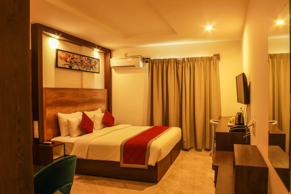 Deluxe Double Room, 1 Double Bed | In-room safe, soundproofing, rollaway beds, free WiFi