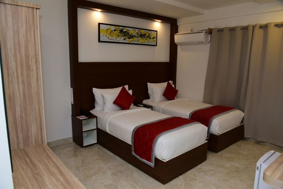 Standard Single Room | In-room safe, soundproofing, rollaway beds, free WiFi