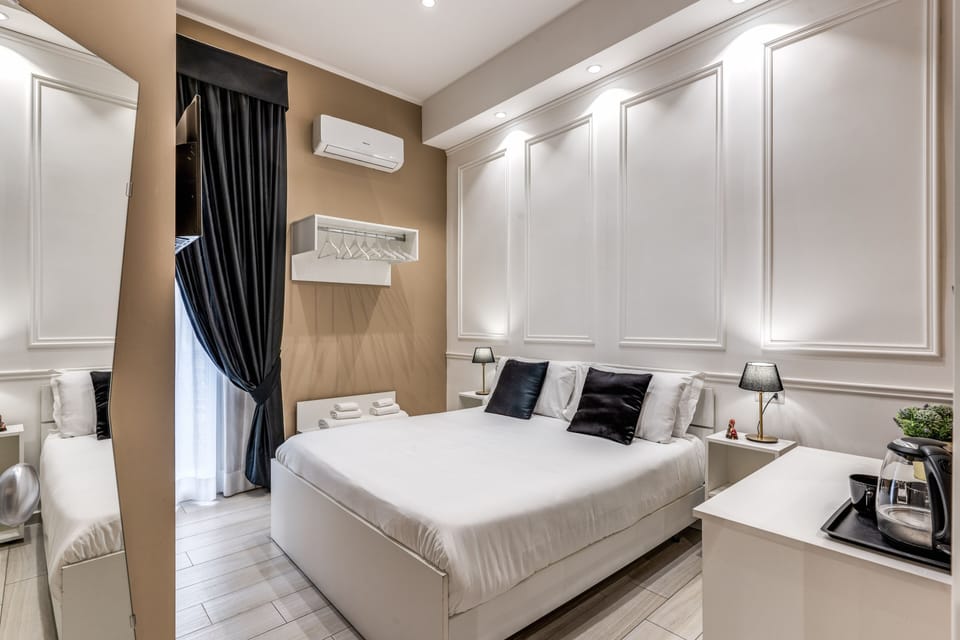 Classic Room, 1 Queen Bed | Minibar, desk, blackout drapes, soundproofing