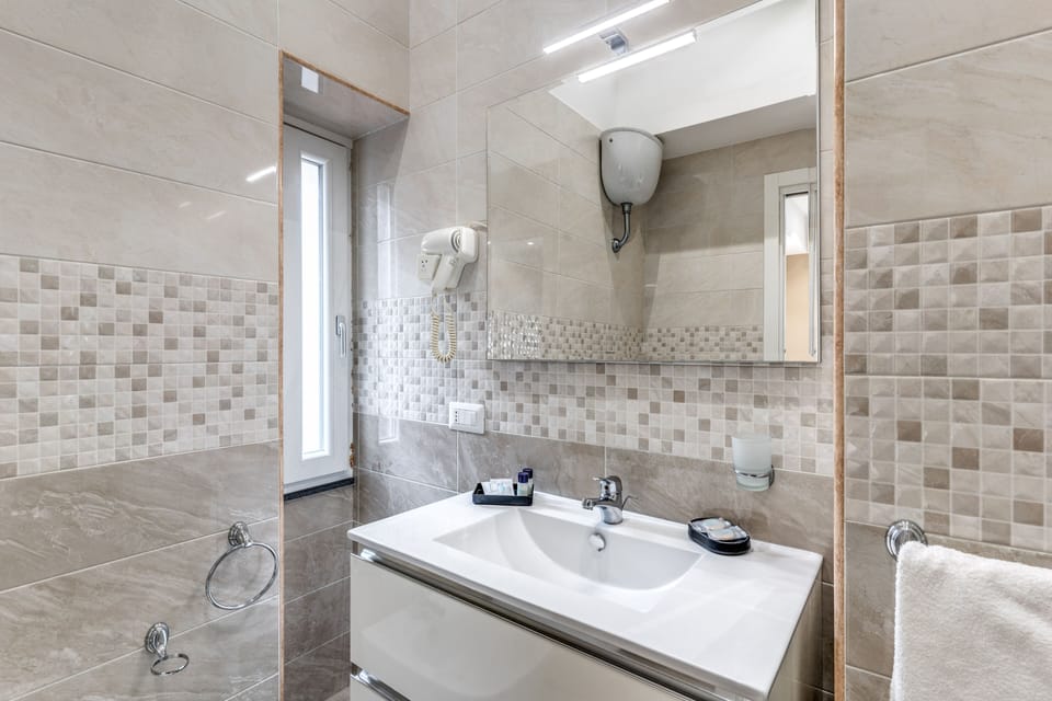 Classic Double Room | Minibar, desk, blackout drapes, soundproofing