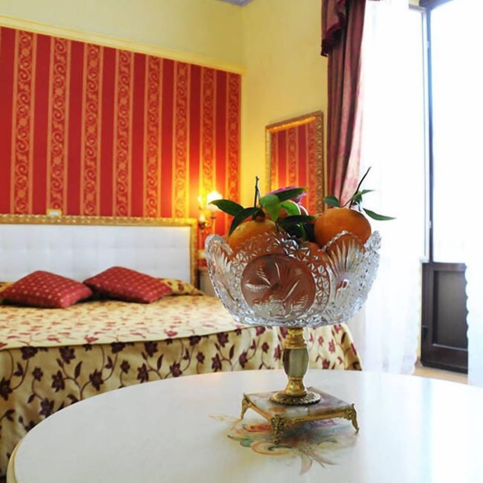 Family Triple Room | In-room safe, free cribs/infant beds, free WiFi, bed sheets