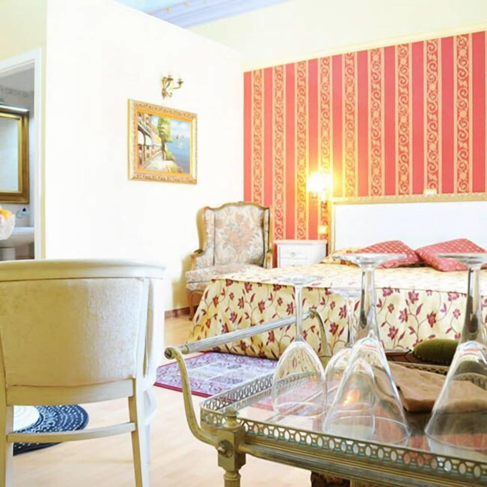 Deluxe Quadruple Room | In-room safe, free cribs/infant beds, free WiFi, bed sheets