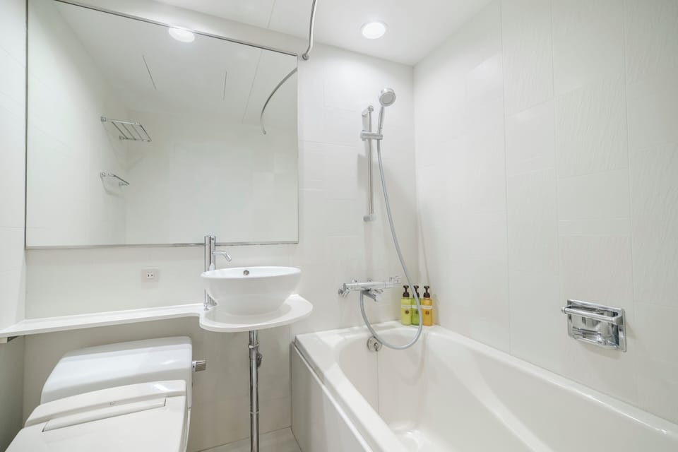 Renewal Standard Twin Room, Non Smoking | Bathroom | Combined shower/tub, free toiletries, hair dryer, slippers