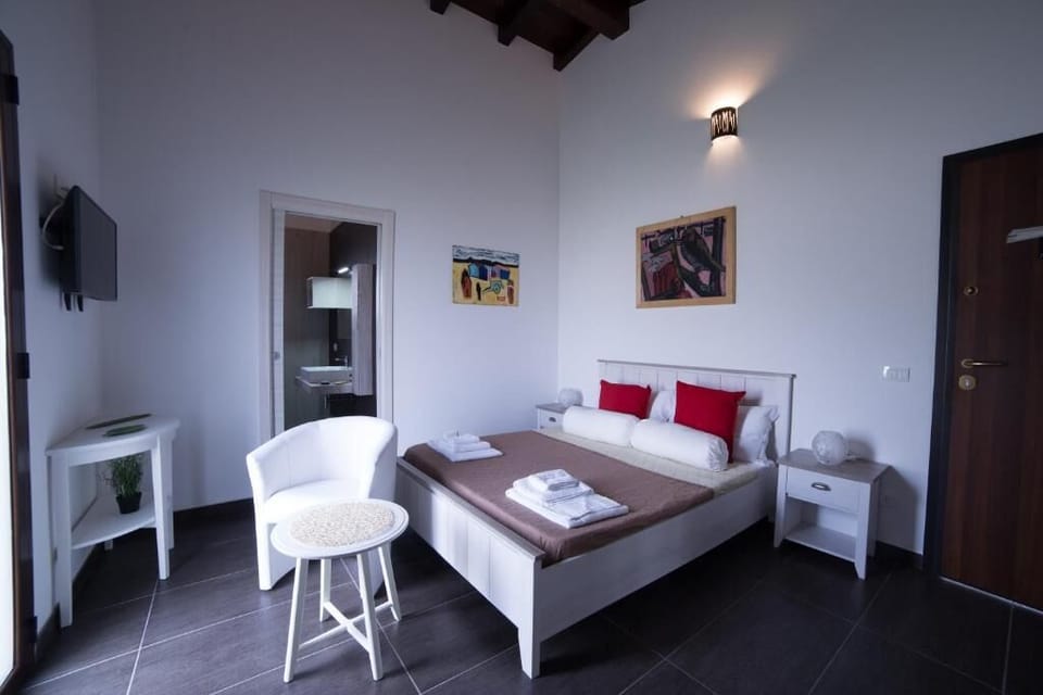 Quadruple Room | Minibar, iron/ironing board, free WiFi, bed sheets