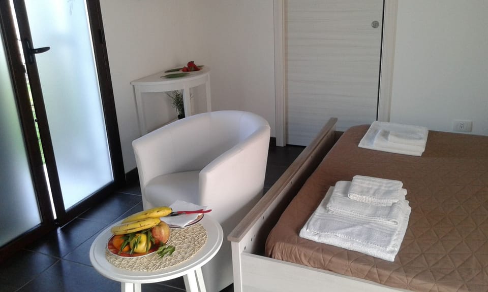 Double Room, Garden View | Room amenity