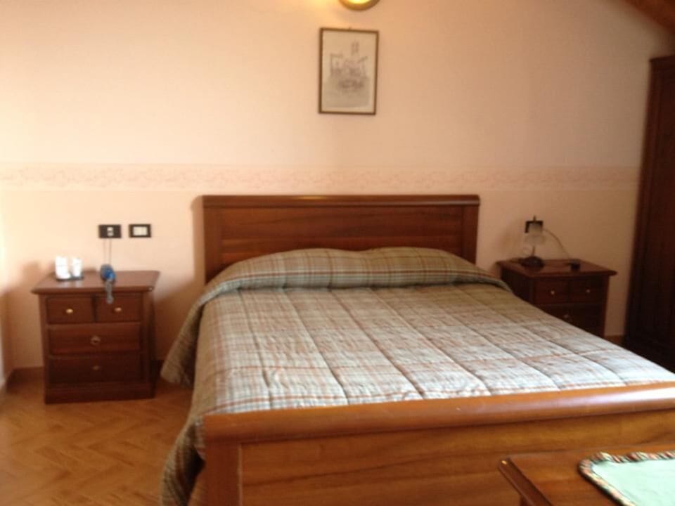 In-room safe, desk, cribs (surcharge), WiFi (free)