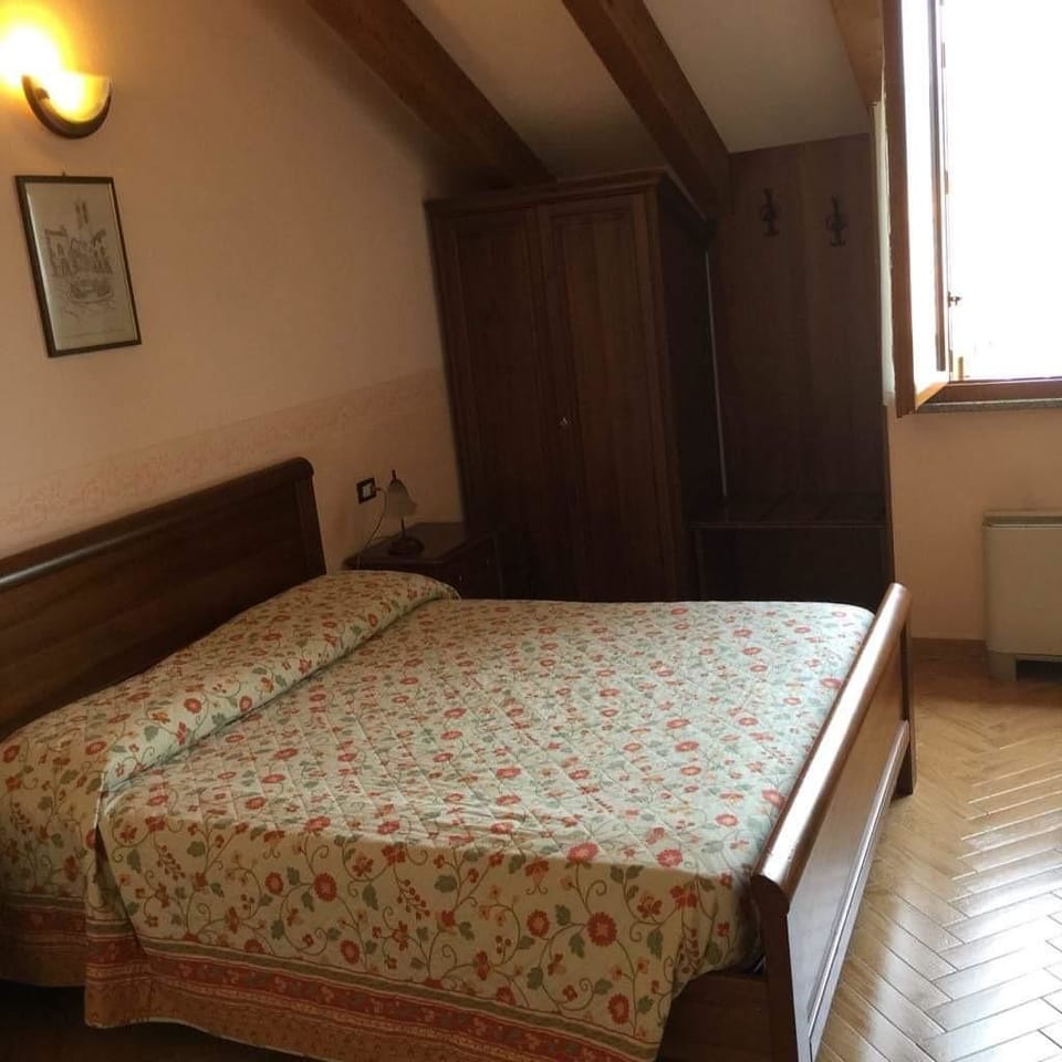 In-room safe, desk, cribs/infant beds, free WiFi
