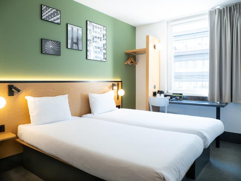 Standard Twin Room, 2 Twin Beds, Non Smoking | Desk, blackout drapes, free WiFi, bed sheets