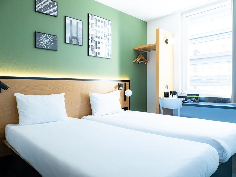 Standard Twin Room, 2 Twin Beds, Non Smoking | Desk, blackout drapes, free WiFi, bed sheets
