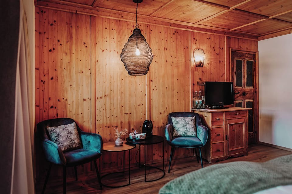 Double Room (vintage) | Hypo-allergenic bedding, minibar, in-room safe, individually decorated