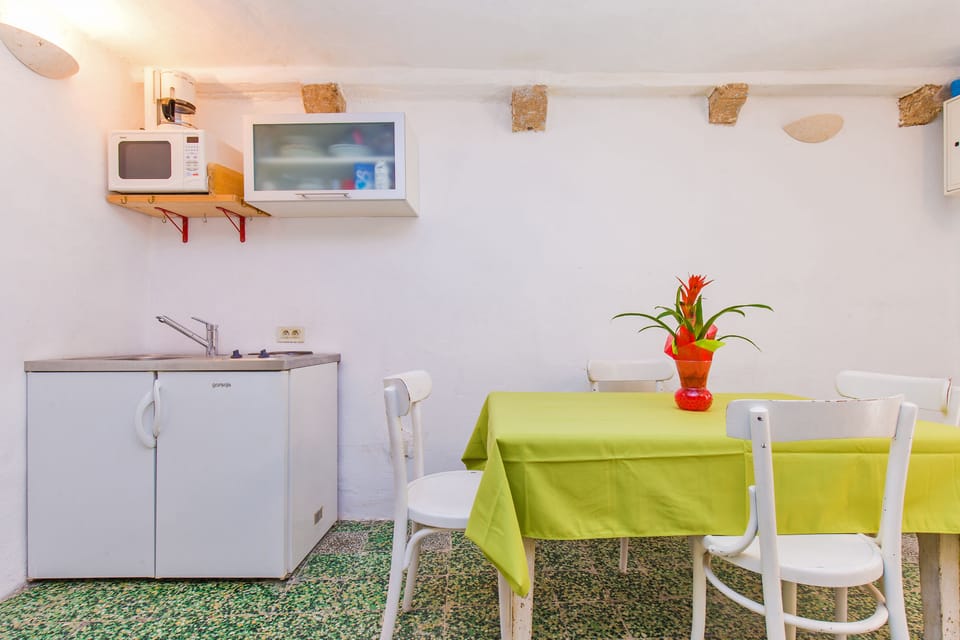 Classic Apartment, 2 Bedrooms | Private kitchen | Fridge, microwave, stovetop, coffee/tea maker