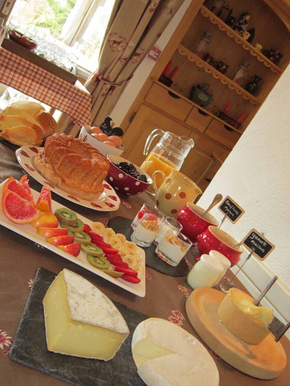 Daily buffet breakfast for a fee