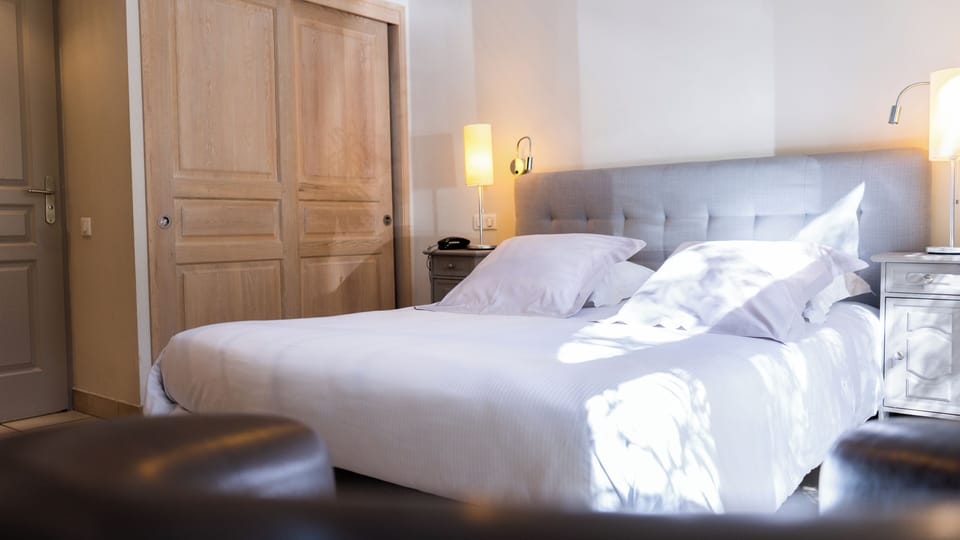 Standard Double Room | Minibar, in-room safe, desk, free WiFi