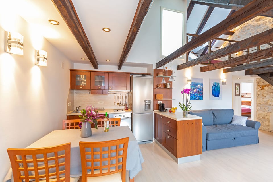 Apartment, 3 Bedrooms | Private kitchen | Fridge, microwave, oven, stovetop