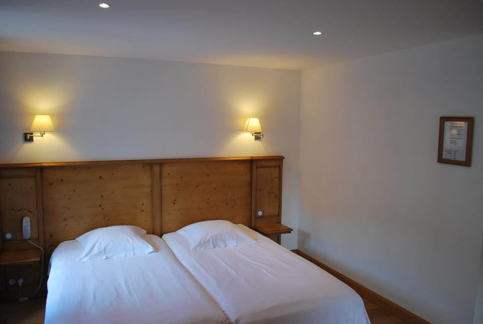 Hypo-allergenic bedding available, desk, cribs (free), WiFi (free)