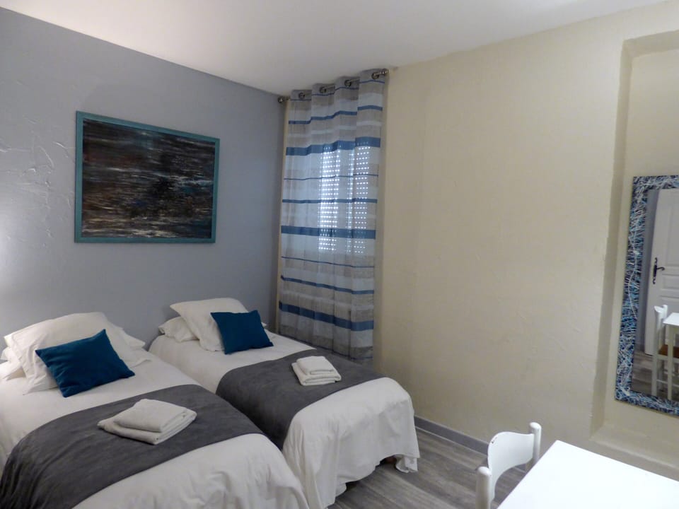 Family Room | Desk, soundproofing, iron/ironing board (on request), WiFi (free)