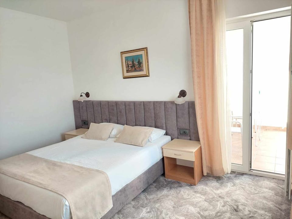 Double or Twin Room | In-room safe, desk, blackout drapes, free WiFi