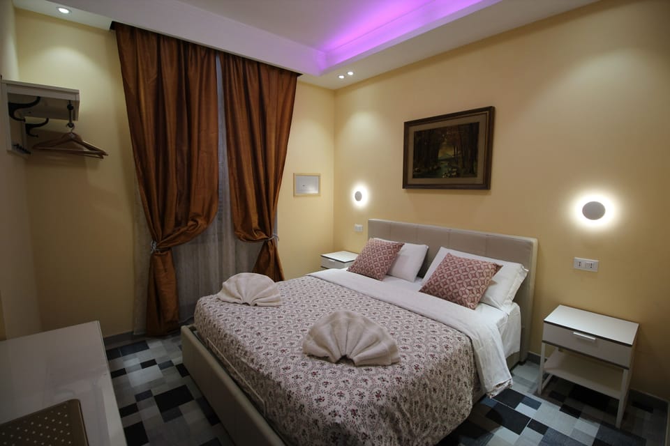 Comfort Double Room (101) | Memory foam beds, minibar (free items), in-room safe, desk