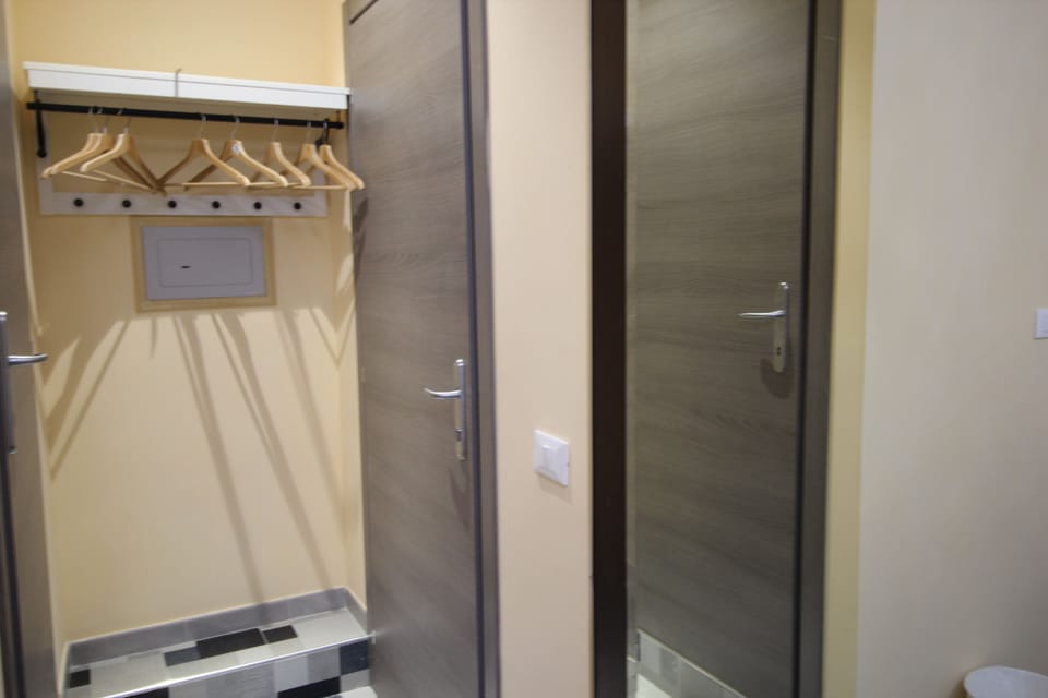 Comfort Double Room (104) | Memory foam beds, free minibar, in-room safe, desk