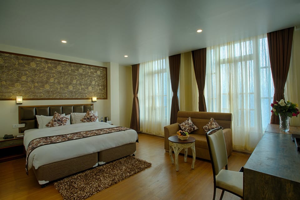 Deluxe Double Room, 1 King Bed, Mountain View | 1 bedroom, Egyptian cotton sheets, premium bedding, in-room safe