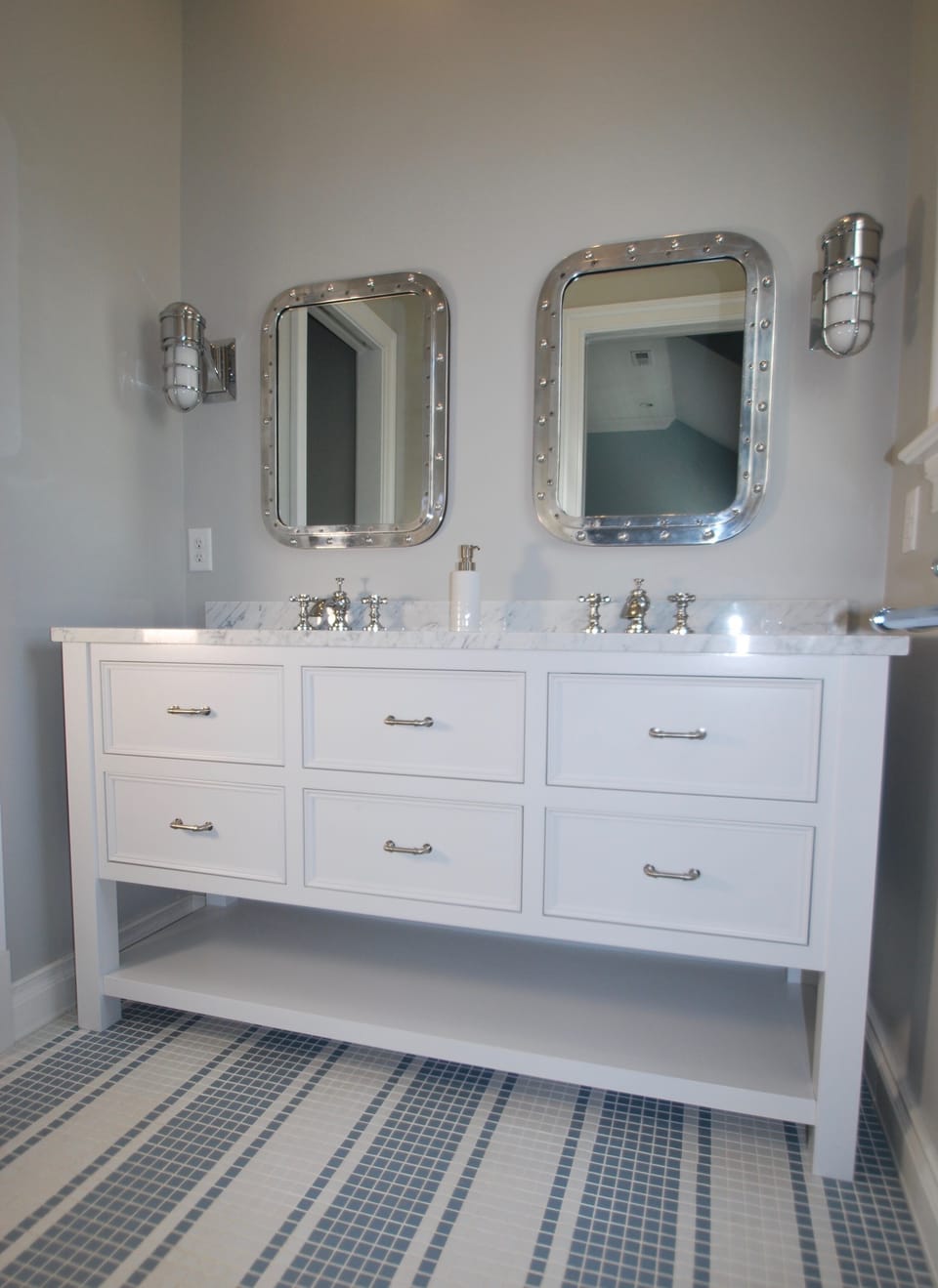 Nautical bath (Bath 5) has double sinks and a tub/shower combo.