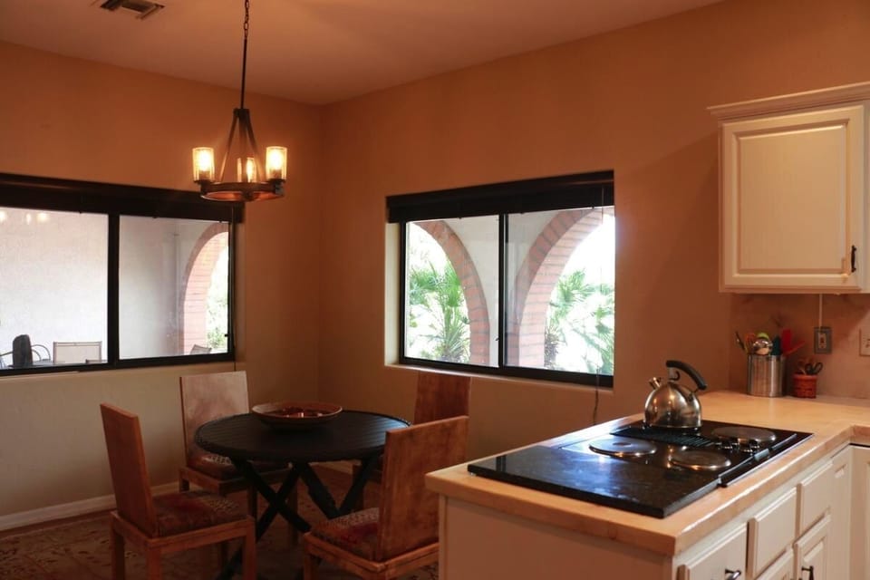 Kitchen eating area