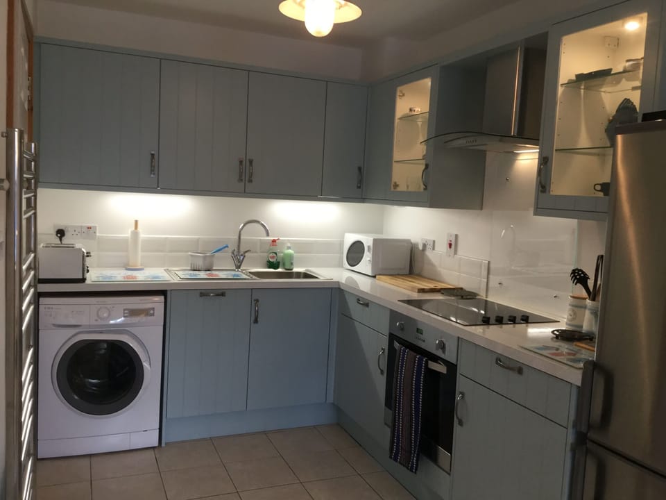 Newly fitted kitchen. 