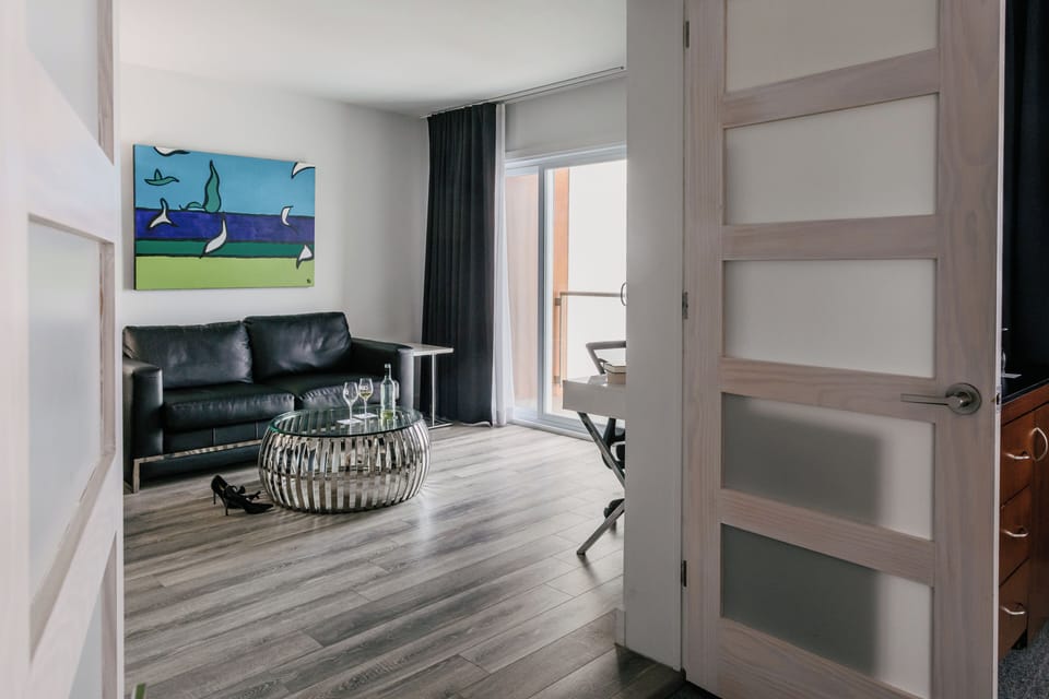 Comfort Suite | Premium bedding, desk, soundproofing, iron/ironing board