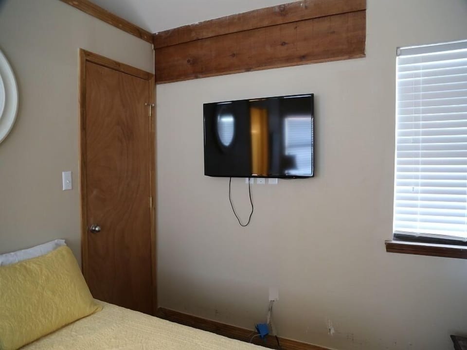 Third bedroom/loft - TV