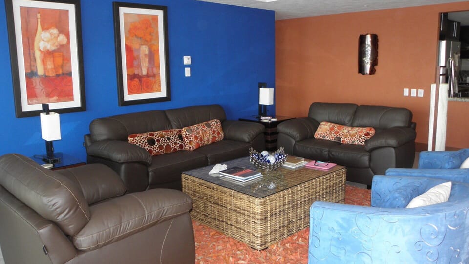 VIBRANT AND INVITING AREA TO DISCUSS THE DAYS HAPPENINGS