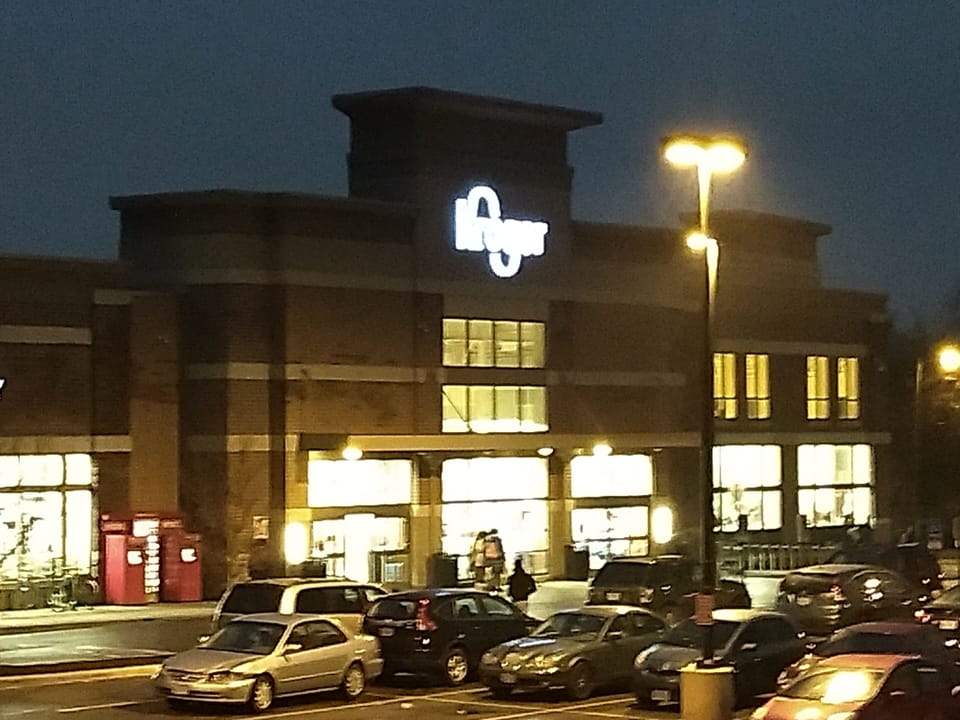 Upscale Kroger 1 minute walk!