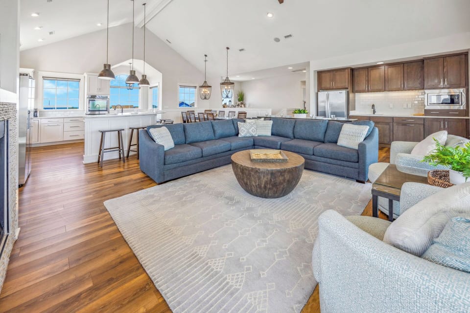 Surf or Sound Realty - 865 - Atlantic Dream at Tarheel - Great Room -3