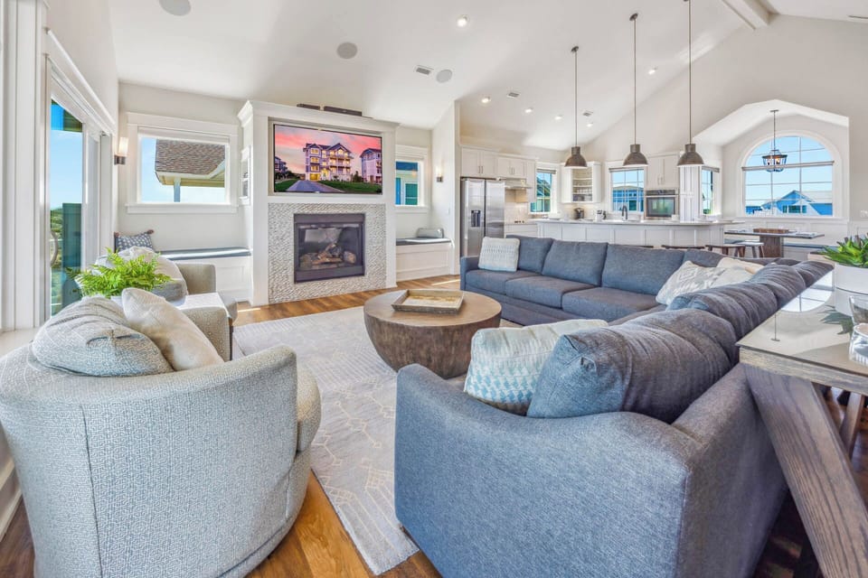 Surf or Sound Realty - 865 - Atlantic Dream at Tarheel - Great Room -2