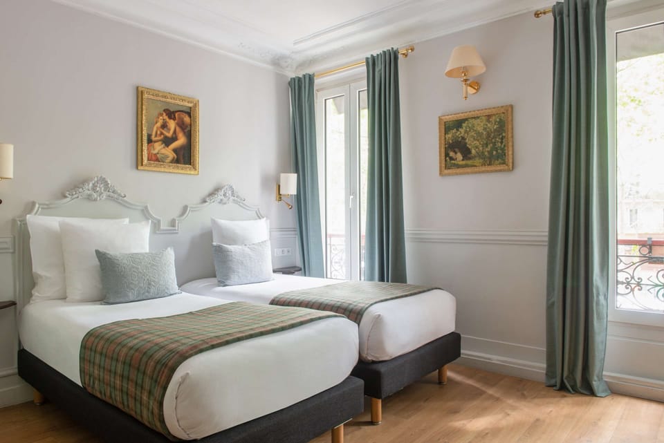 Premium Twin Room | In-room safe, desk, soundproofing, iron/ironing board