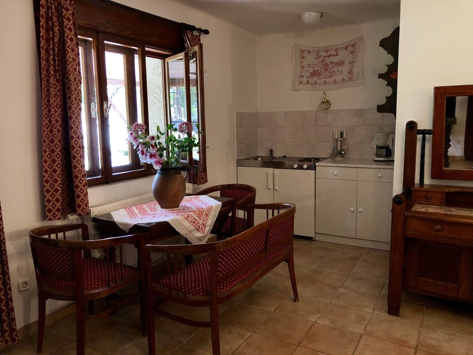 Room, 1 Queen Bed, Terrace, Ground Floor (Pet friendly) | Private kitchen | Mini-fridge, espresso maker, coffee/tea maker, electric kettle