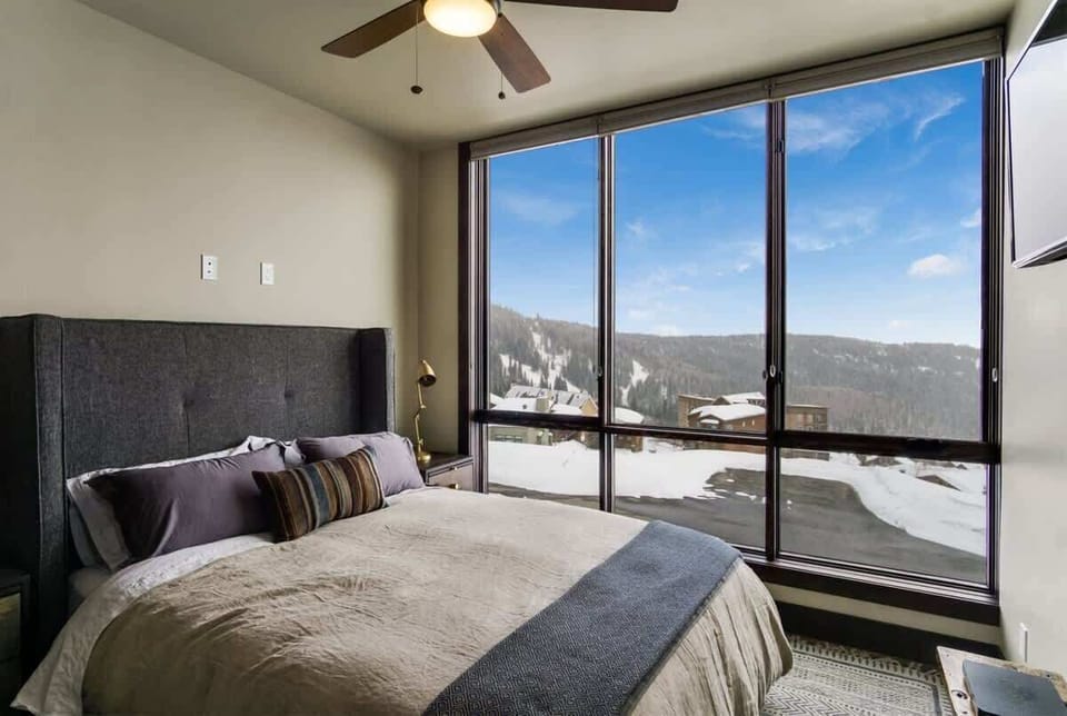 2nd guest Queen bedroom with flat-screen TV