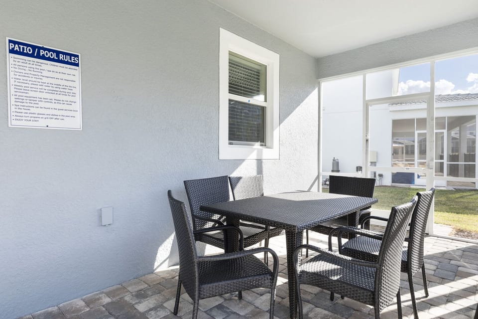 The retreat at championsgate at Davenport Florida resort holiday homes for rent in orlando florida with covered backyard lanai